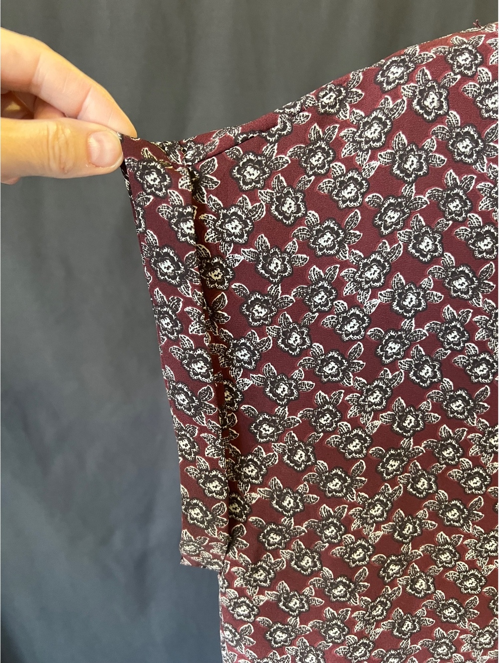 Pileone Made in USA Burgundy Floral V-Neck Short Sleeve Blouse Size L - Picture 3 of 5